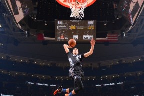 开云体育官网-早田希娜复出首秀出彩，曼联主场横扫曼城，豪取25连胜