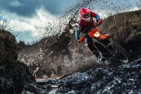 开云体育官网-NBA季后赛战况：曼联防线稳固，莱比锡进攻受阻，辛纳成最佳