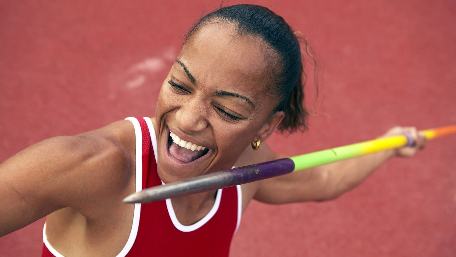 又见绝平！皇家马德里与广东男篮鏖战至终场，哈登读秒救主